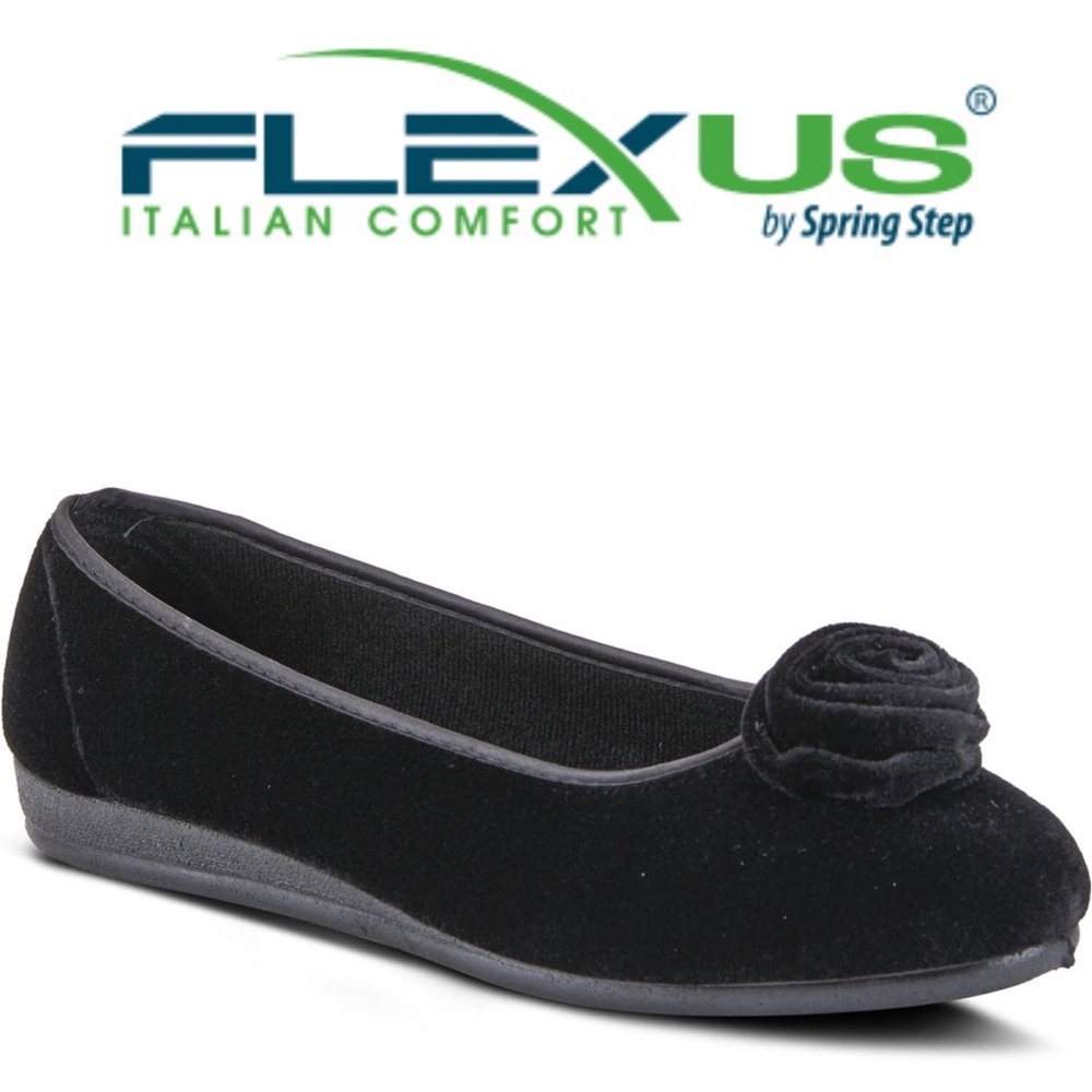 NWOT FLEXUS ROSELOUD VELVET BLACK WEDGE SLIPPERS